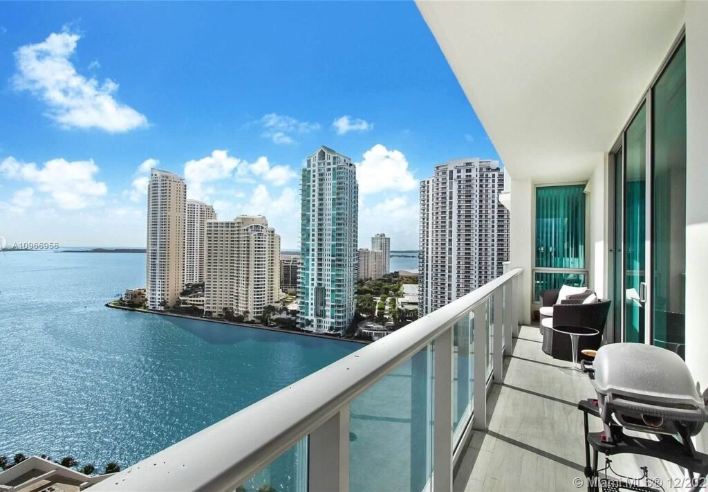 Trendy Apartment with Amazing Ocean Views image 3
